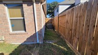 11527 Berkway Trail in Houston, TX - Building Photo - Building Photo