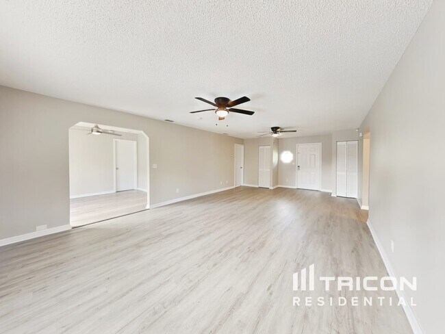 3413 Yule Tree Dr in Edgewater, FL - Foto de edificio - Building Photo