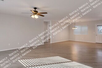 24604 E Bartlett Rd in Florence, AZ - Foto de edificio - Building Photo