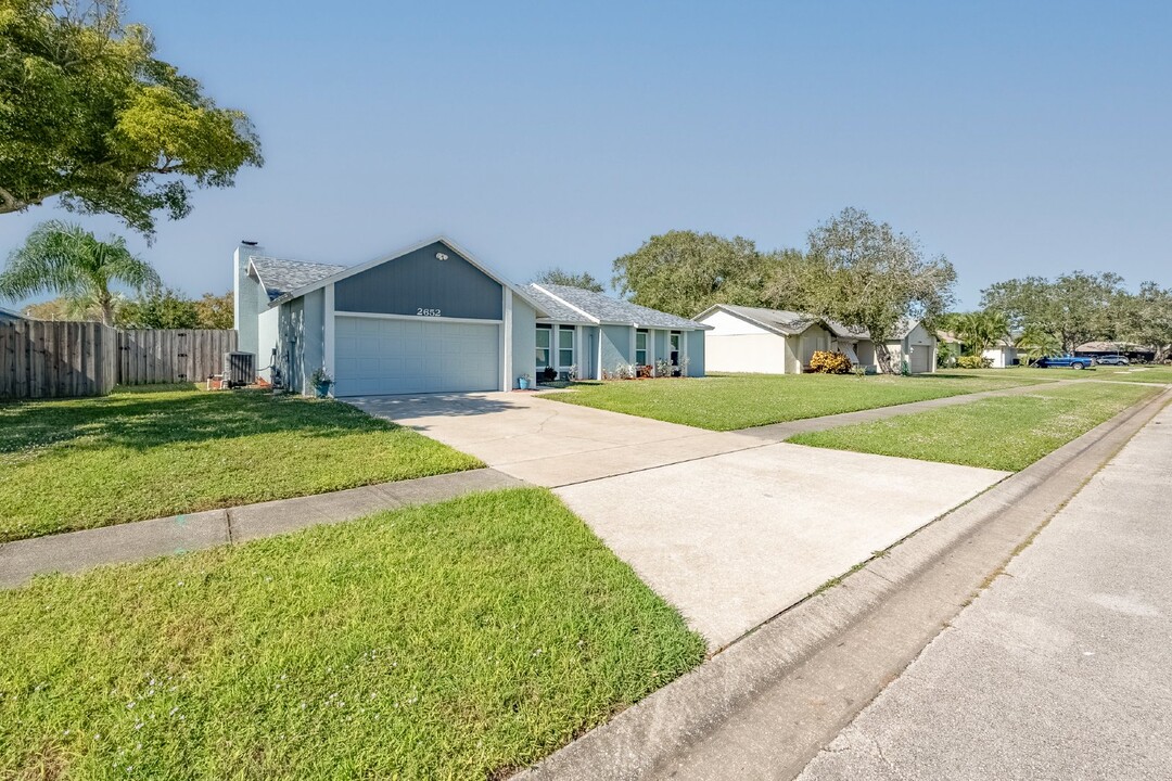 2652 Village Park Dr in Melbourne, FL - Building Photo