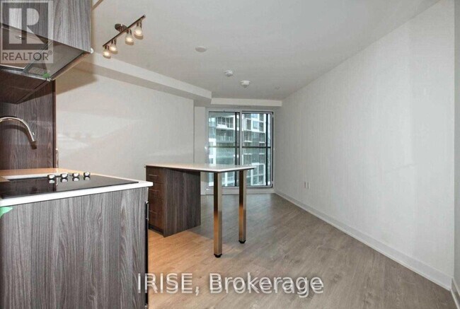 576 Front St W in Toronto, ON - Building Photo - Building Photo