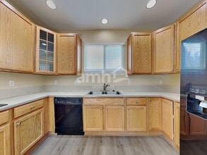 9742 Jasper Dr in Commerce City, CO - Foto de edificio - Building Photo