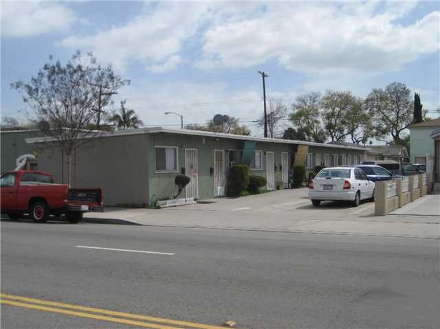 356 E South St in Long Beach, CA - Building Photo