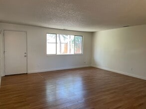 735 Kenyon St in Medford, OR - Building Photo - Building Photo