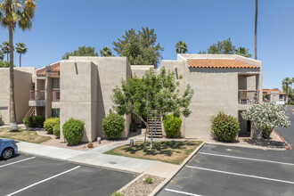 Village One in Scottsdale, AZ - Foto de edificio - Building Photo