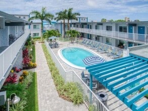 1824 Shore Dr S, Unit 202 in South Pasadena, FL - Foto de edificio - Building Photo