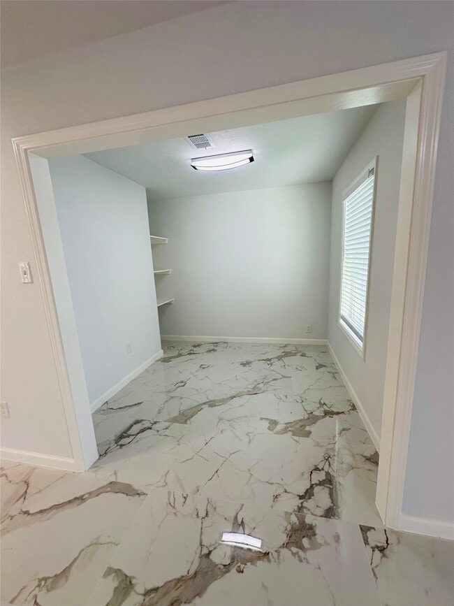7131 Carvel Ln