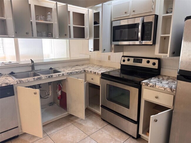 3626 Whitehall Dr in West Palm Beach, FL - Building Photo - Building Photo