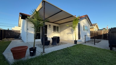 632 E La Veta Ave in Orange, CA - Foto de edificio - Building Photo