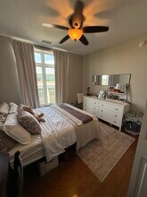 140 S River St, Unit 402 in Aurora, IL - Foto de edificio - Building Photo