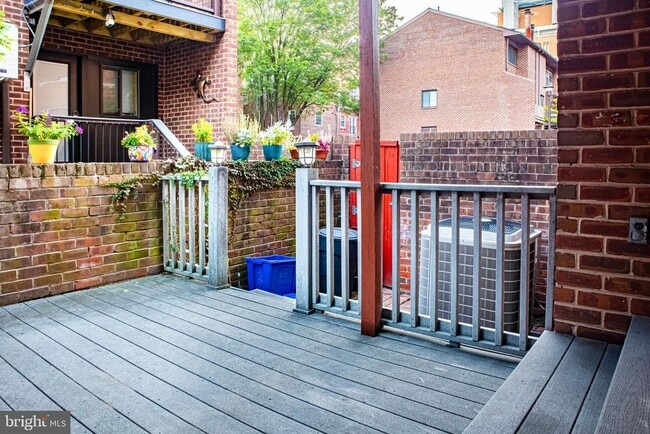 property at 906 Locust St