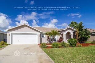 304 Mariners Gate Dr in Edgewater, FL - Building Photo