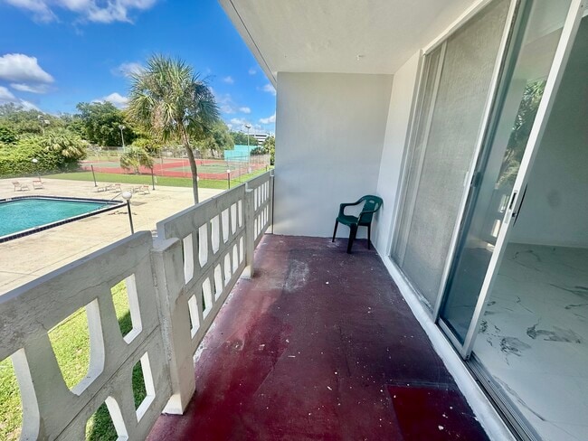 15600 NW 7th Ave, Unit 218 in Miami, FL - Building Photo - Building Photo