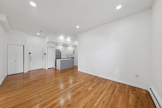319 Barrow St in Jersey City, NJ - Building Photo - Building Photo