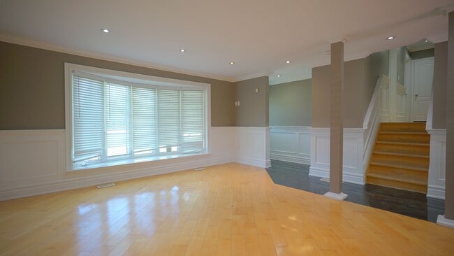 7 Waterbury Dr in Toronto, ON - Building Photo - Building Photo