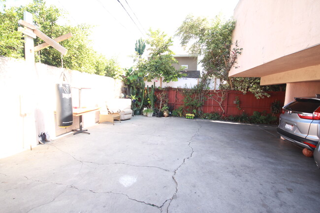 5347 Blackwelder St in Los Angeles, CA - Building Photo - Building Photo