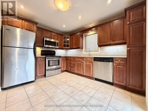 158 Gail Parks Crescent in Newmarket, ON - Building Photo - Building Photo