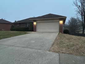 3814 W Parkridge Cir in Springfield, MO - Building Photo