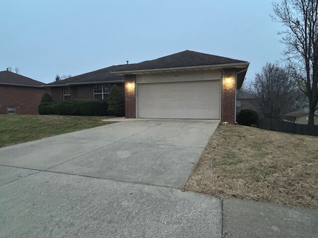 3814 W Parkridge Cir in Springfield, MO - Foto de edificio