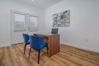 Belcara Luxury Townhomes in San Antonio, TX - Building Photo - Building Photo