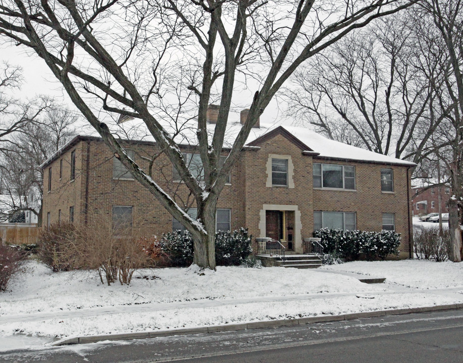 2421 Riverside Dr in Dayton, OH - Building Photo