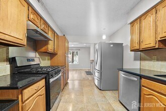 151 Tennyson Dr in Plainsboro, NJ - Building Photo - Building Photo