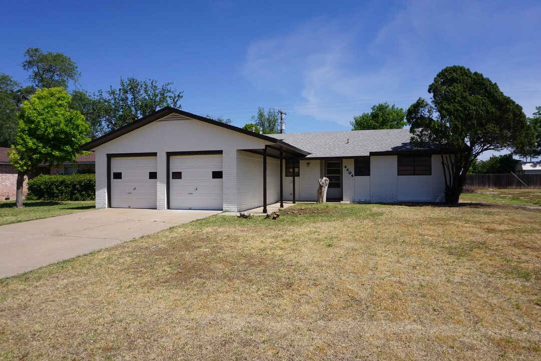 4404 54th St in Lubbock, TX - Foto de edificio