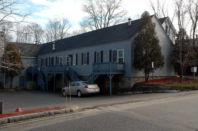 3 Cook St in Douglas, MA - Foto de edificio - Building Photo