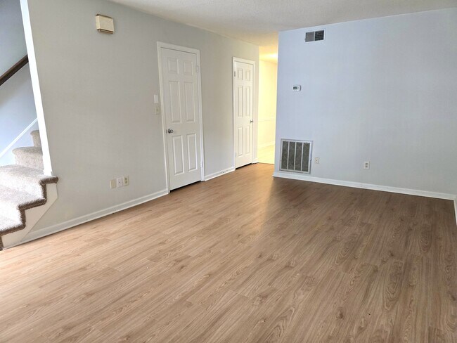 4012 S Bend Dr in Winston-Salem, NC - Building Photo - Building Photo