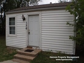 136 S Young St in Wichita, KS - Building Photo