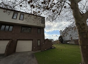 110 Hamlet Dr in King of Prussia, PA - Building Photo - Building Photo