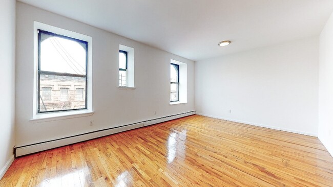 350 W 115th St in New York, NY - Building Photo - Building Photo