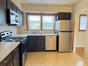 5240 Galitz St in Skokie, IL - Building Photo - Building Photo