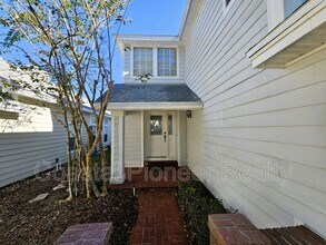 5124 Sterling Manor Dr in Tampa, FL - Building Photo - Building Photo