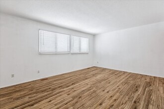 6203-6122 122 Ave NW in Edmonton, AB - Building Photo - Building Photo