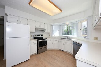 4367 Bunker Ln in Stow, OH - Foto de edificio - Building Photo
