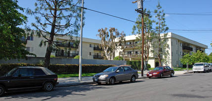 Reseda East Apartments in Reseda, CA - Building Photo - Building Photo