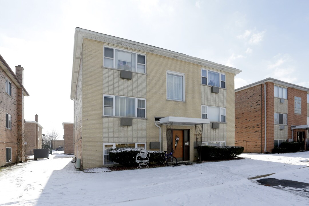 9205 Sally Ln in Schiller Park, IL - Building Photo