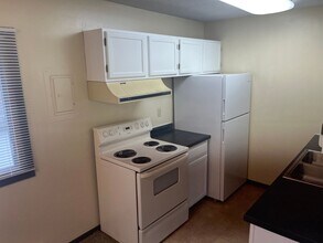 2010 Greysolon Rd in Duluth, MN - Building Photo - Building Photo