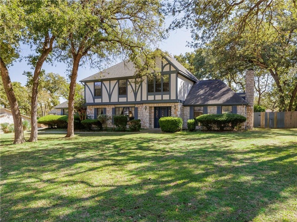 1903 Yokley Rd in Rockdale, TX - Building Photo