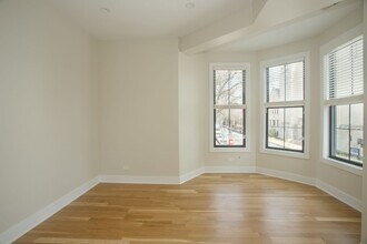 2258 N Southport Ave, Unit 2 in Chicago, IL - Building Photo - Building Photo