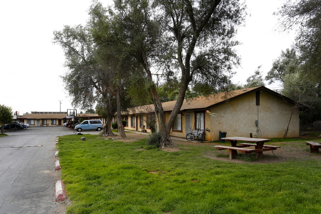 Roslyn Apartments in Moreno Valley, CA - Building Photo