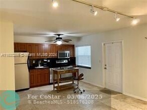 1470 N Dixie Hwy in Fort Lauderdale, FL - Building Photo - Building Photo