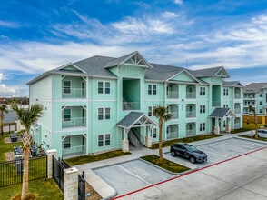 Tide on 35 in Rockport, TX - Building Photo - Building Photo