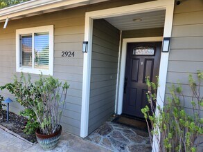 2924 Calle Arino in Thousand Oaks, CA - Building Photo - Building Photo