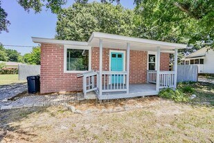 205 Brushy Creek Rd in Taylors, SC - Building Photo