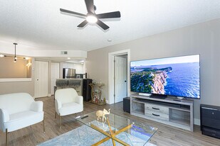 4149 N Haverhill Rd in West Palm Beach, FL - Building Photo