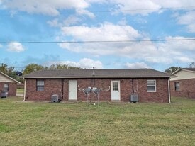 6-406 Thompsonville Ln in Oak Grove, KY - Building Photo