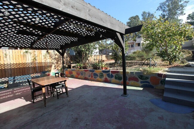 640 S Mott St-Unit -Back Unit in Los Angeles, CA - Building Photo - Building Photo