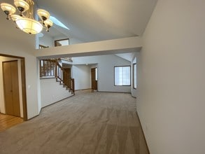 648 S 32nd Pl in Renton, WA - Foto de edificio - Building Photo